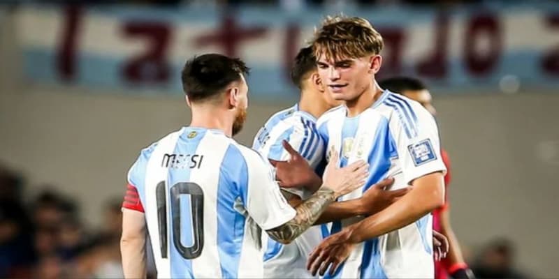 Siêu sao Lionel Messi có lời khen dành cho Nico Paz